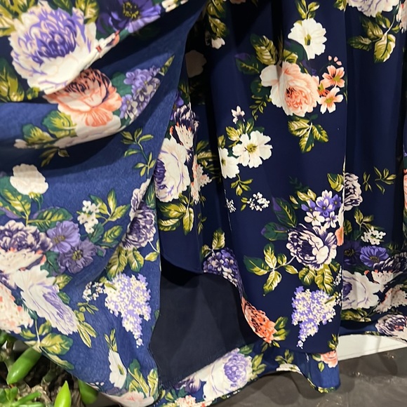 Honey Punch, size medium, navy floral dress. - Picture 6 of 6